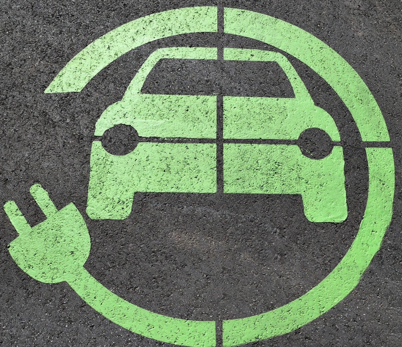 【汽車專知】插電混合動力就代表省油？方法錯誤更耗油！